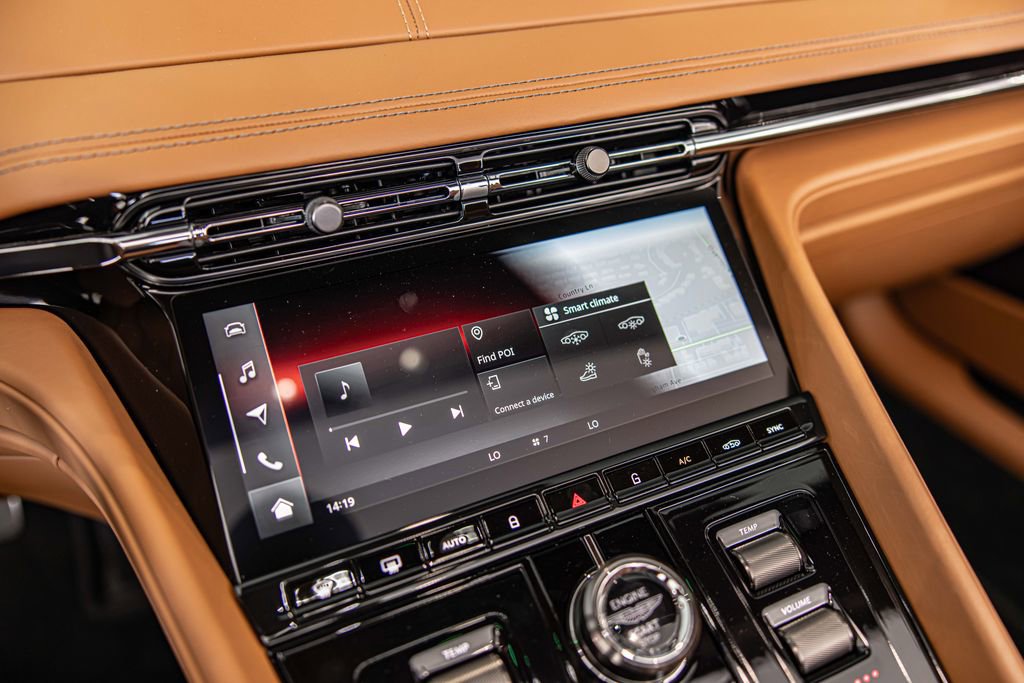 Used 2025 Aston Martin DB12 Convertible image 27