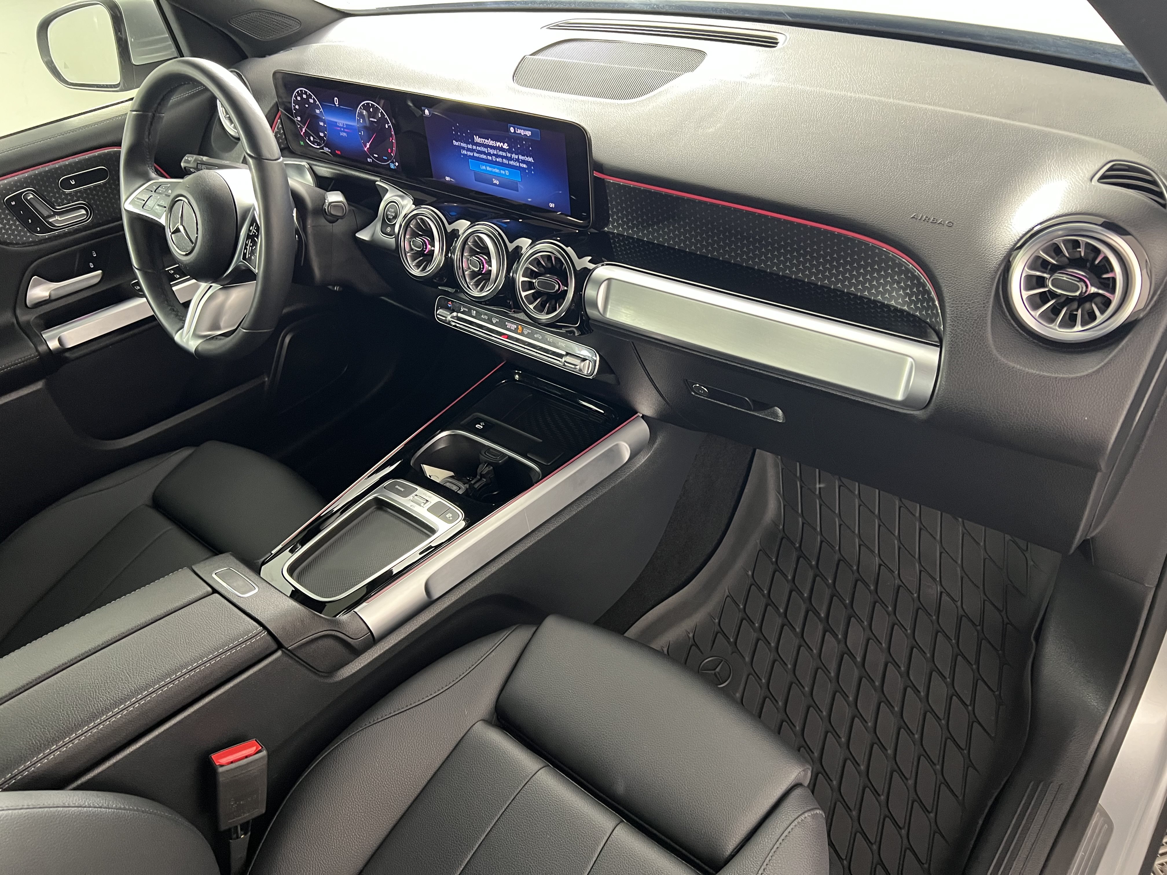 Certified 2024 Mercedes-Benz GLB 250 4MATIC image 26