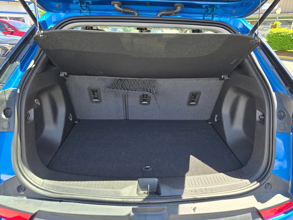 Used 2022 Chevrolet Bolt EUV LT w/ Comfort Package FWD image 14