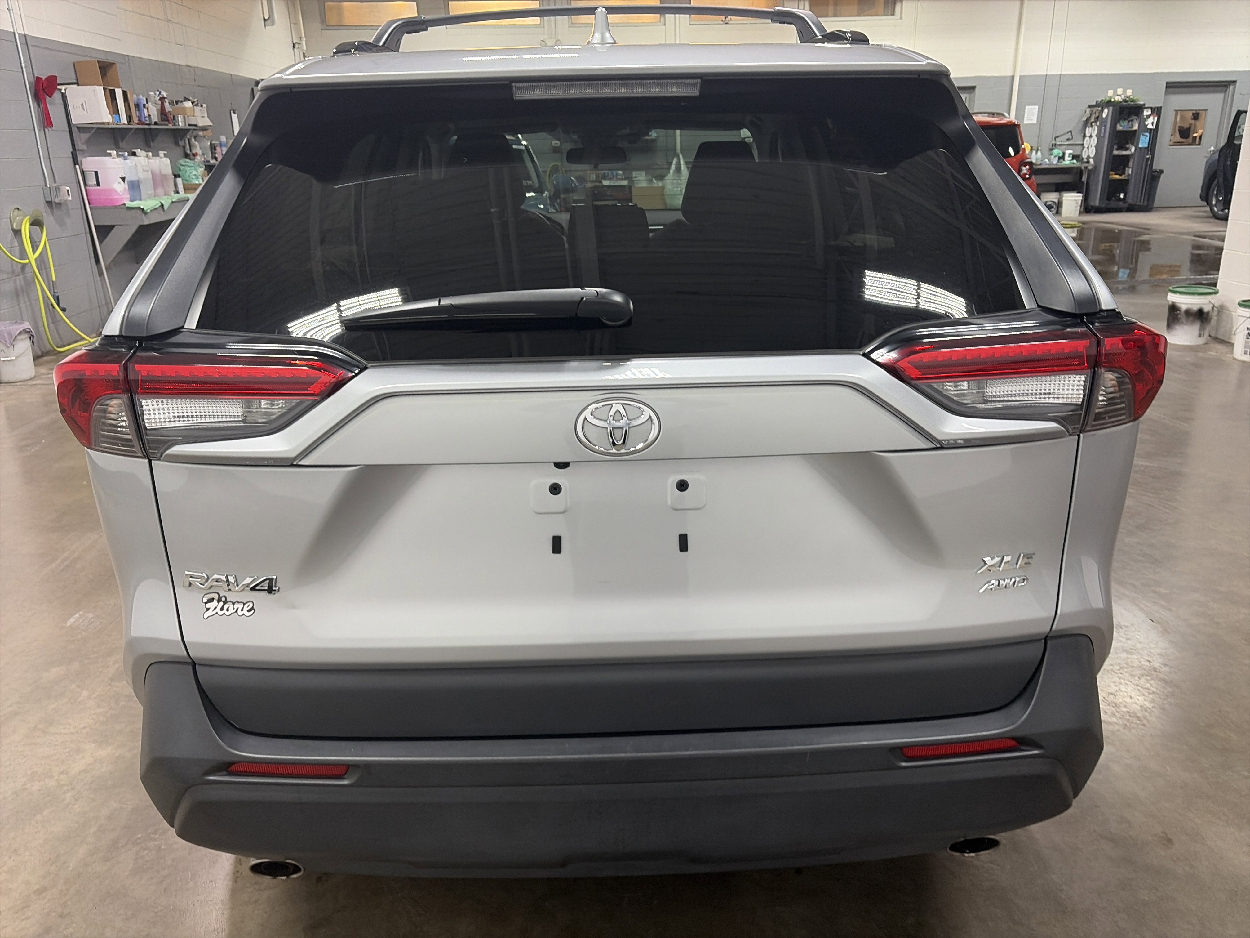 Used 2021 Toyota RAV4 XLE Premium image 4