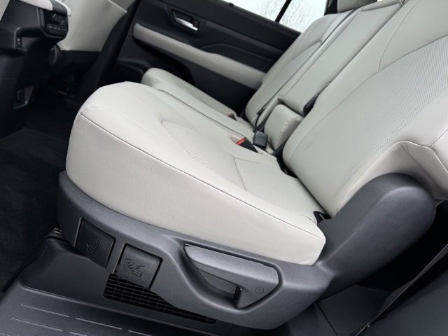 Certified 2024 Toyota Grand Highlander XLE image 12
