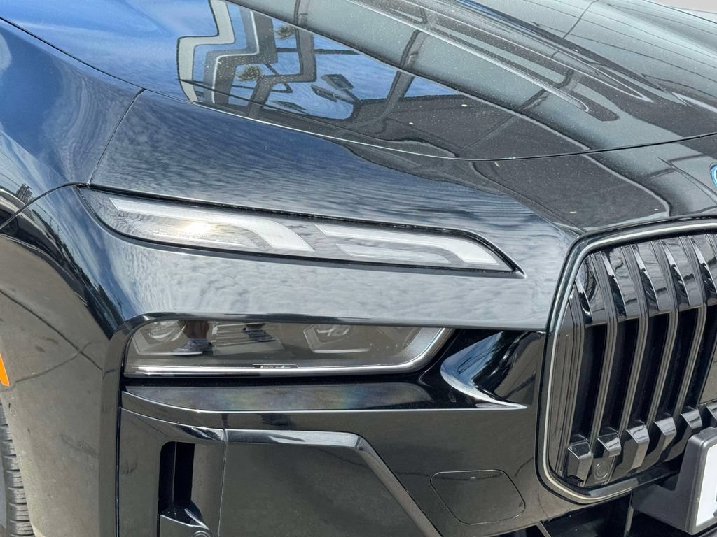 Used 2025 BMW i7 eDrive50 w/ M Sport Package RWD image 4