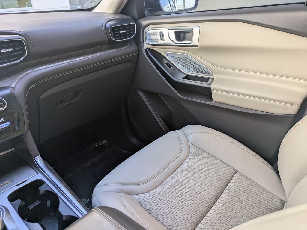 Used 2020 Ford Explorer Platinum w/ Premium Technology Package image 19