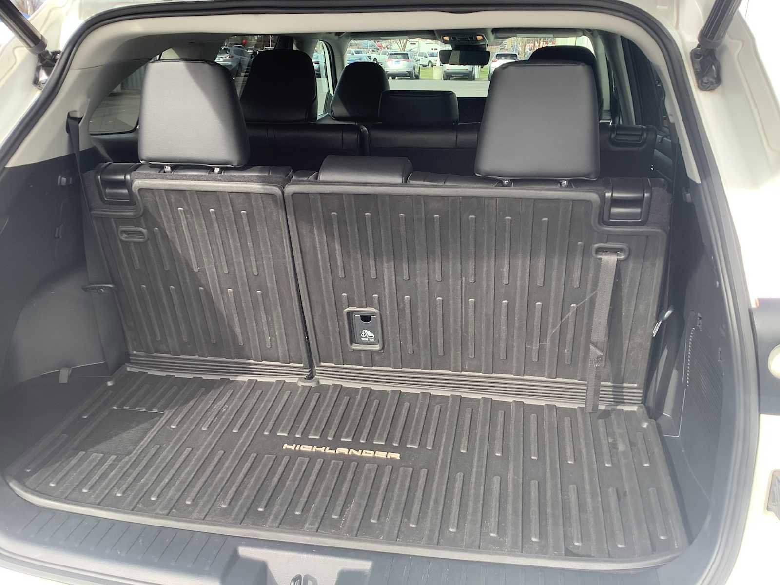 Used 2023 Toyota Highlander XLE image 14