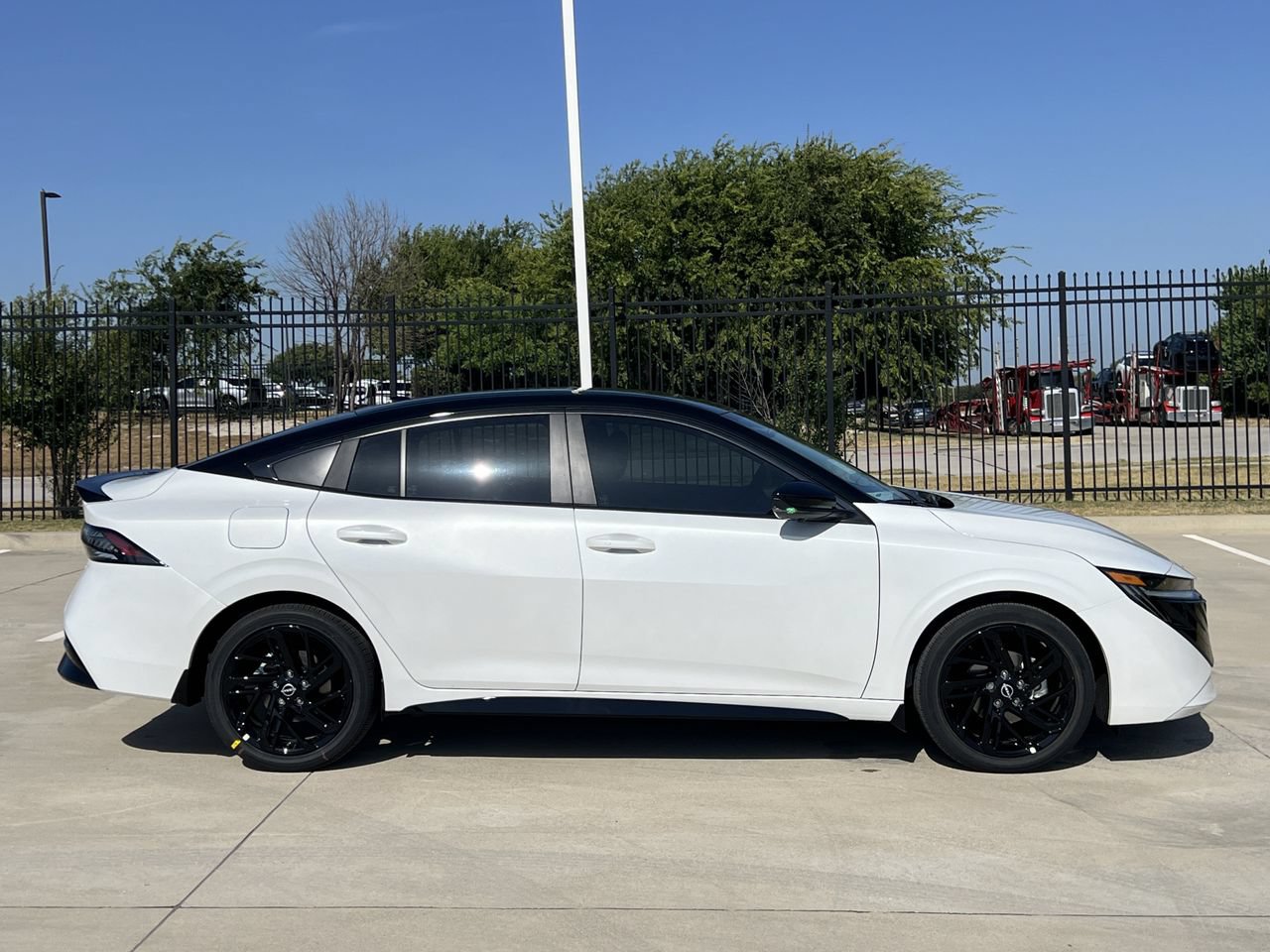 New 2027 Nissan Sentra SR w/ SR Premium Package FWD image 3