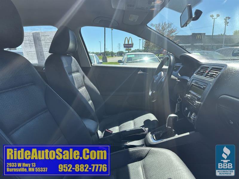 Used 2011 Volkswagen Jetta SE FWD image 14