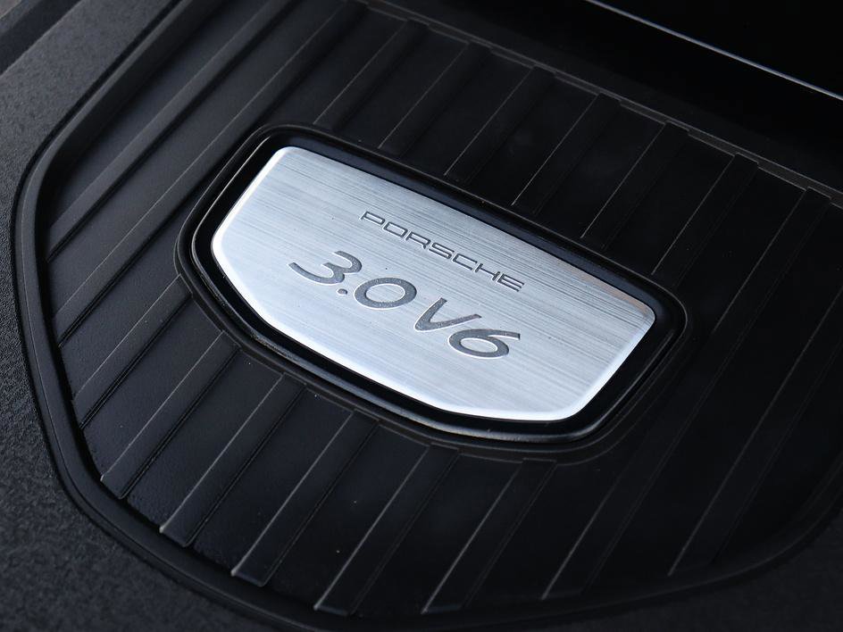 Used 2017 Porsche Panamera 4 image 60