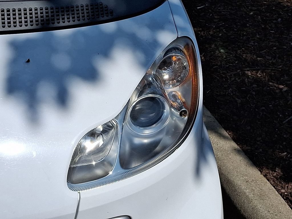 Used 2015 smart fortwo passion RWD image 4