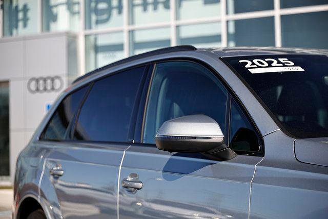 Certified 2025 Audi Q7 2.0T Premium Plus w/ Premium Plus Package image 3