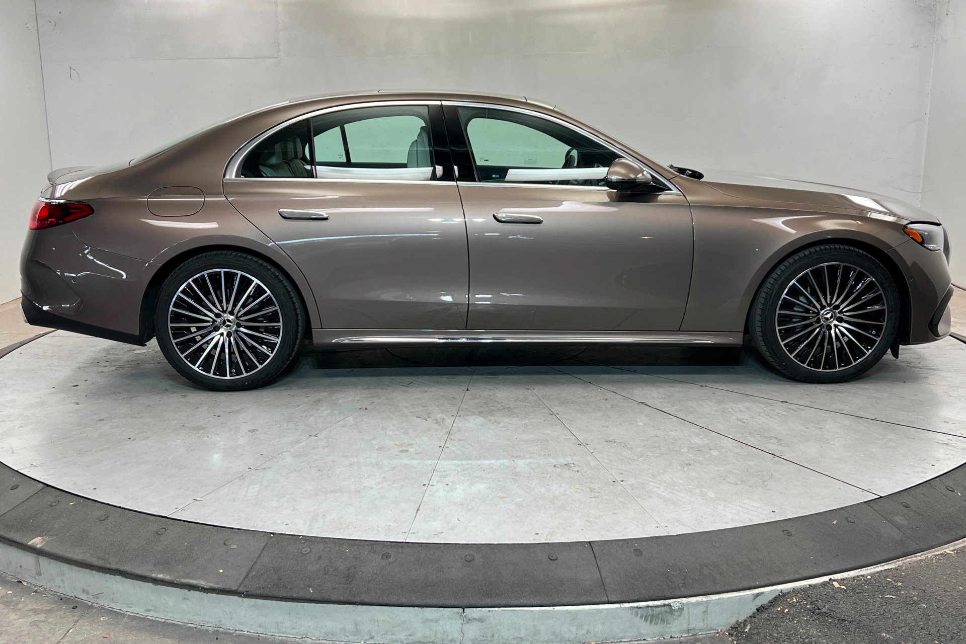 New 2026 Mercedes-Benz E 350 4MATIC Sedan image 6