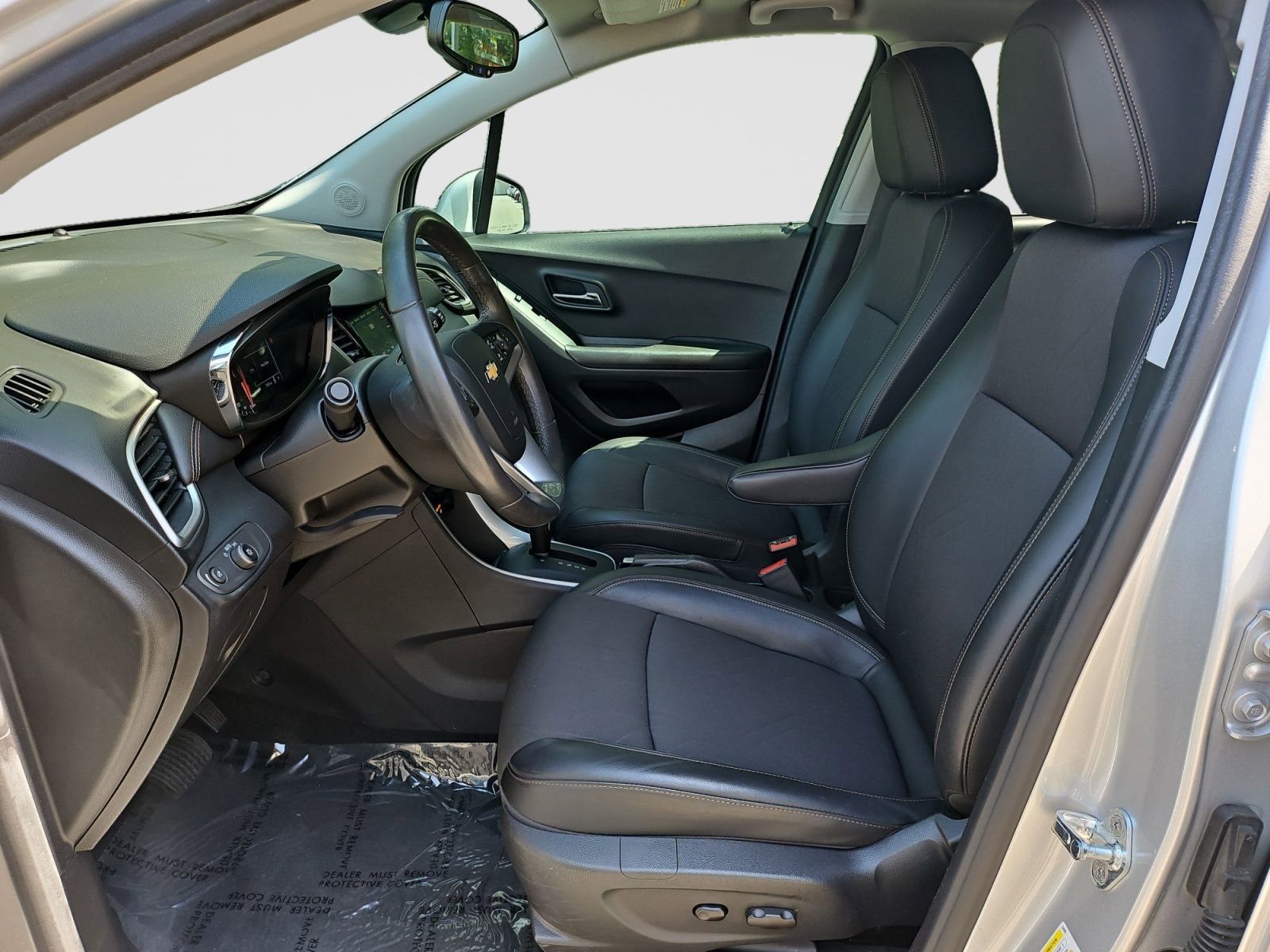 Used 2022 Chevrolet Trax LT w/ LT Convenience Package AWD/4WD image 16