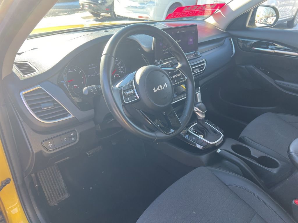 Certified 2023 Kia Seltos Nightfall Edition image 6