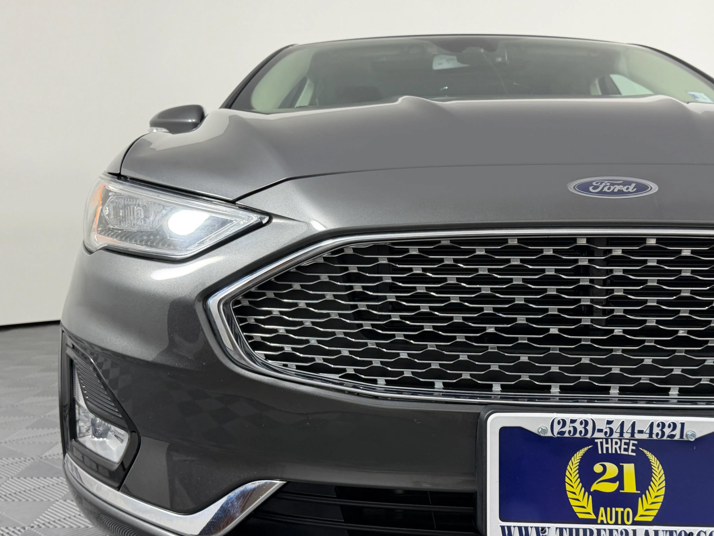 Used 2019 Ford Fusion Titanium FWD image 4