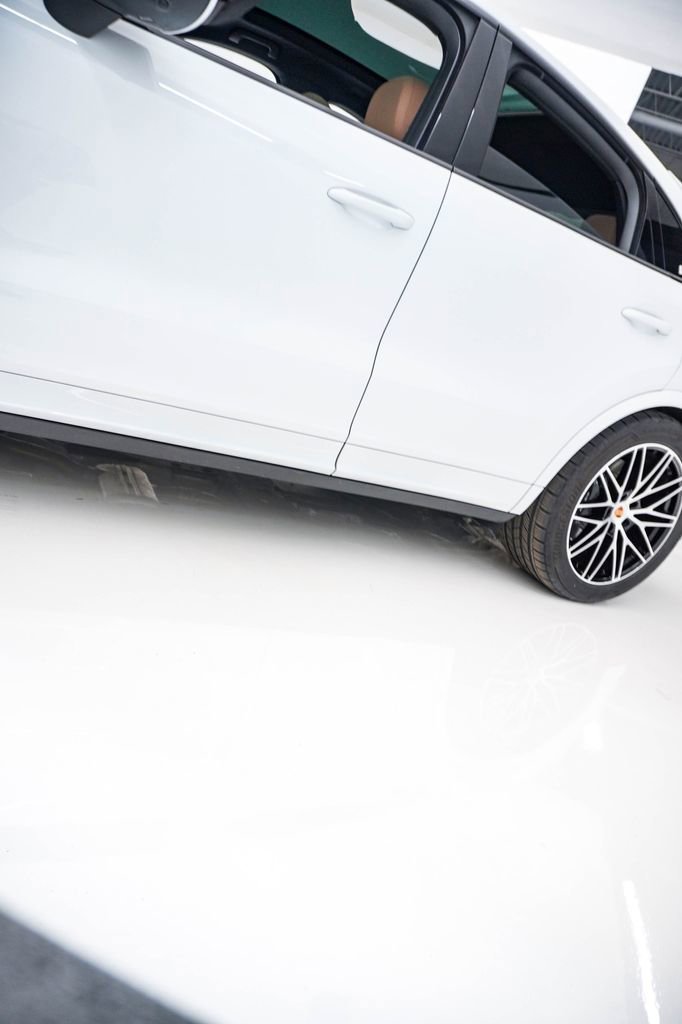 Certified 2025 Porsche Cayenne Coupe AWD/4WD image 30