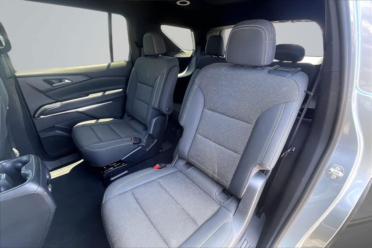 Used 2024 Chevrolet Traverse LT FWD image 26