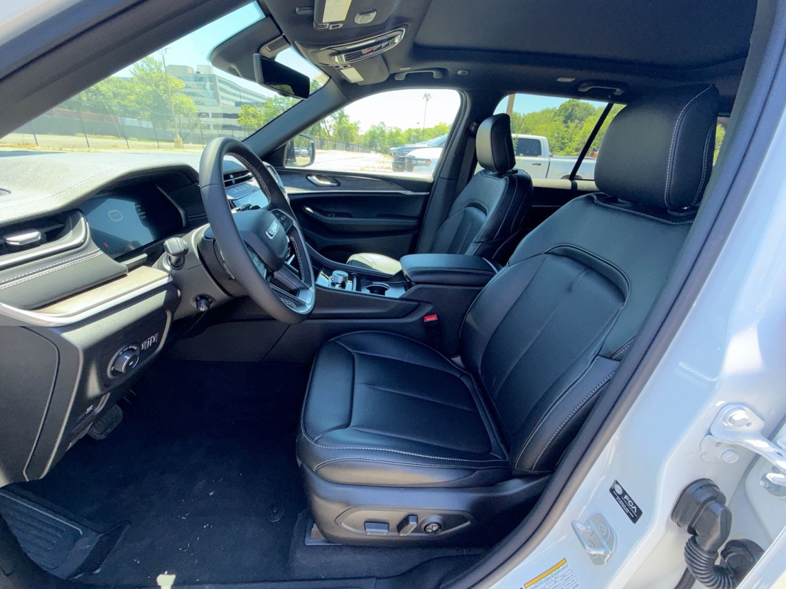 New 2026 Jeep Grand Cherokee Limited w/ Luxury Tech Group II AWD/4WD image 13