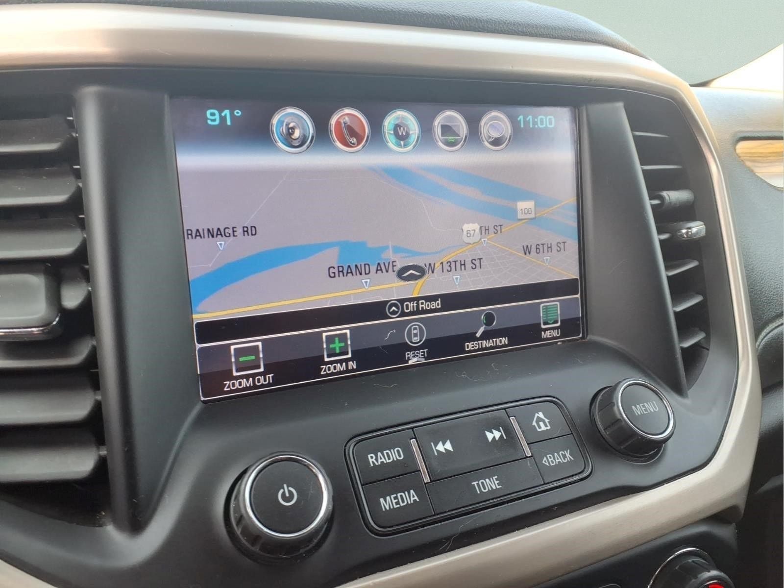 Used 2019 GMC Acadia Denali w/ Technology Package FWD image 10