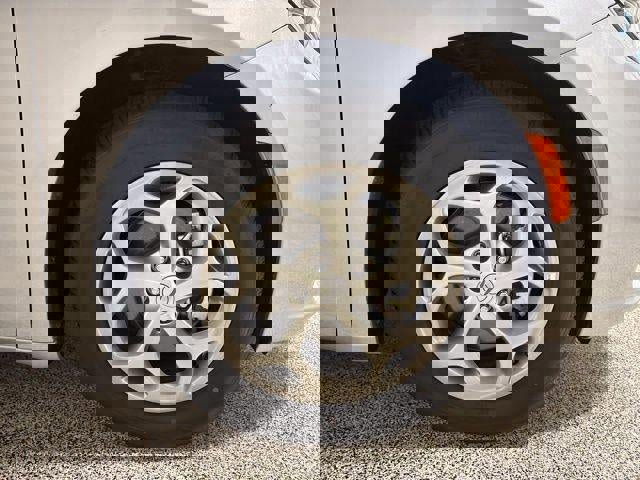 Used 2024 Chrysler Pacifica Limited image 33