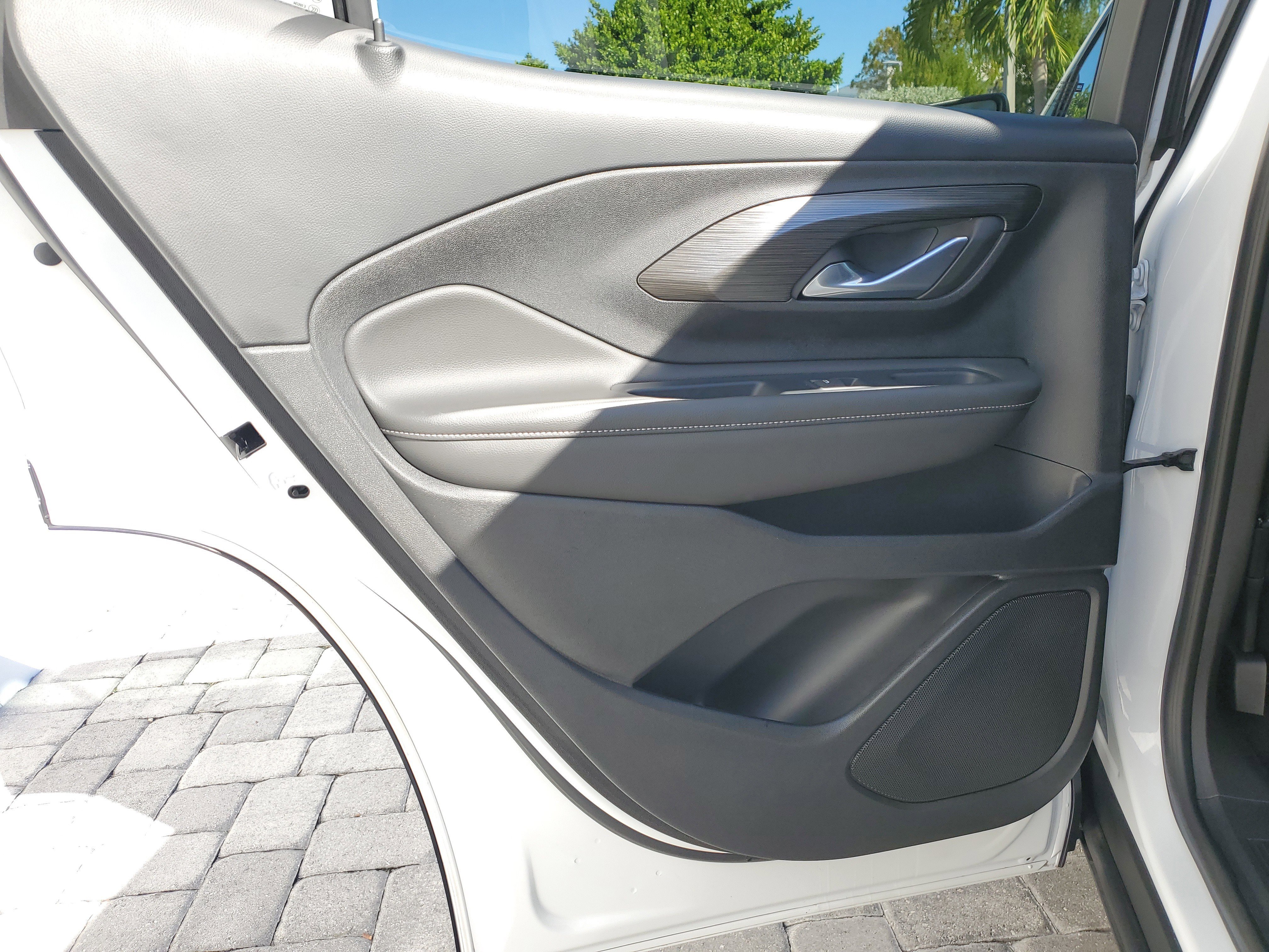 Used 2023 GMC Terrain SLE w/ Driver Convenience Package image 17