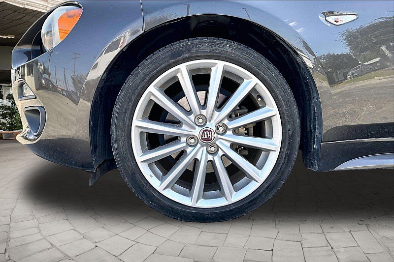 Used 2017 FIAT 124 Spider Lusso RWD image 7