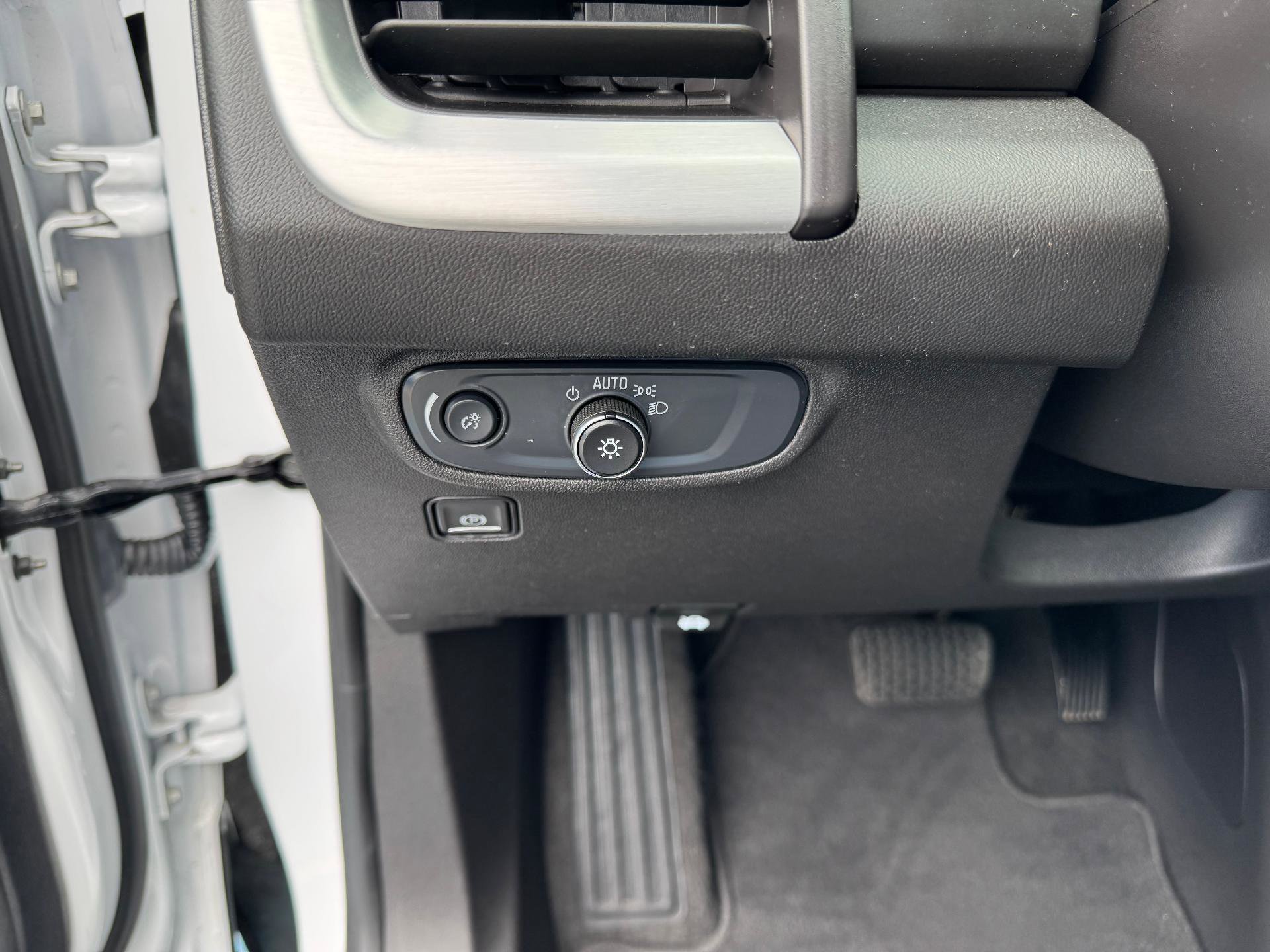 Used 2024 GMC Terrain SLE image 24