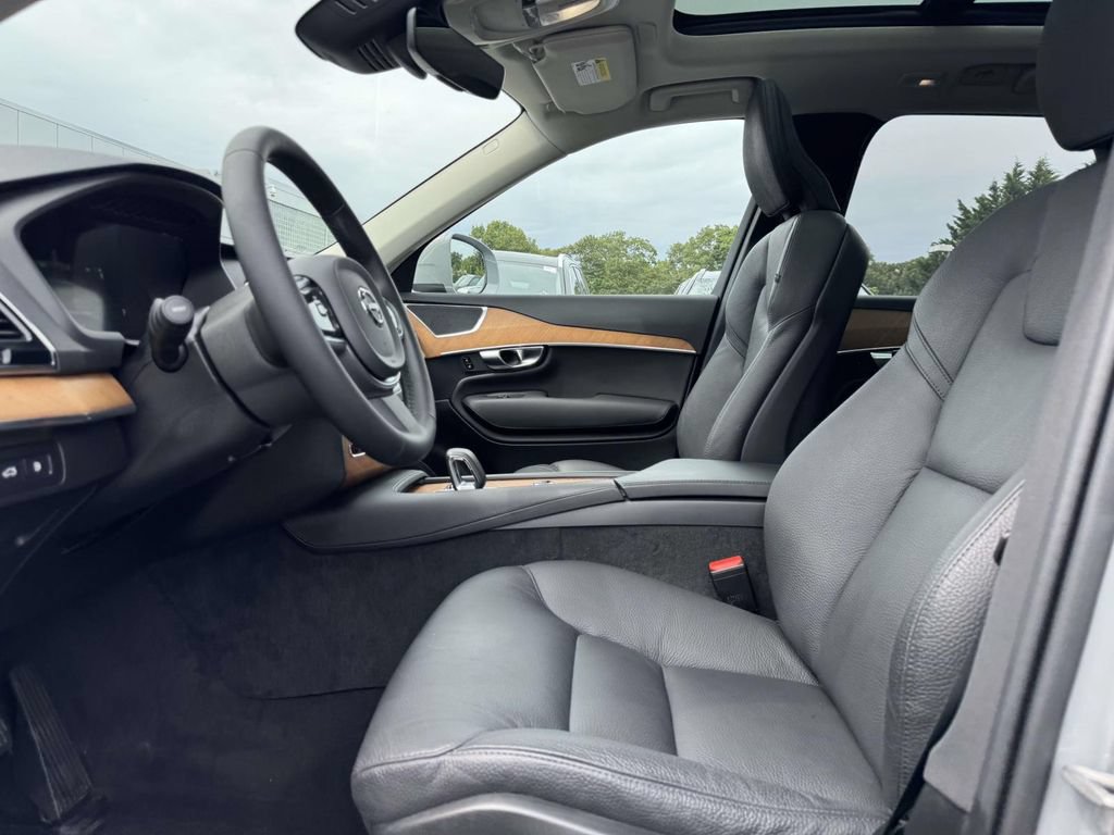 Certified 2025 Volvo XC90 T8 Plus w/ Protection Package Premier AWD/4WD image 13