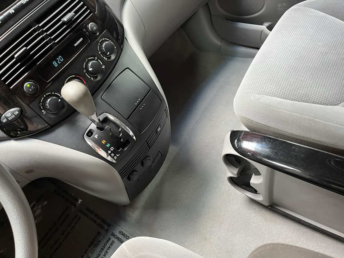 Used 2004 Toyota Sienna LE FWD image 18