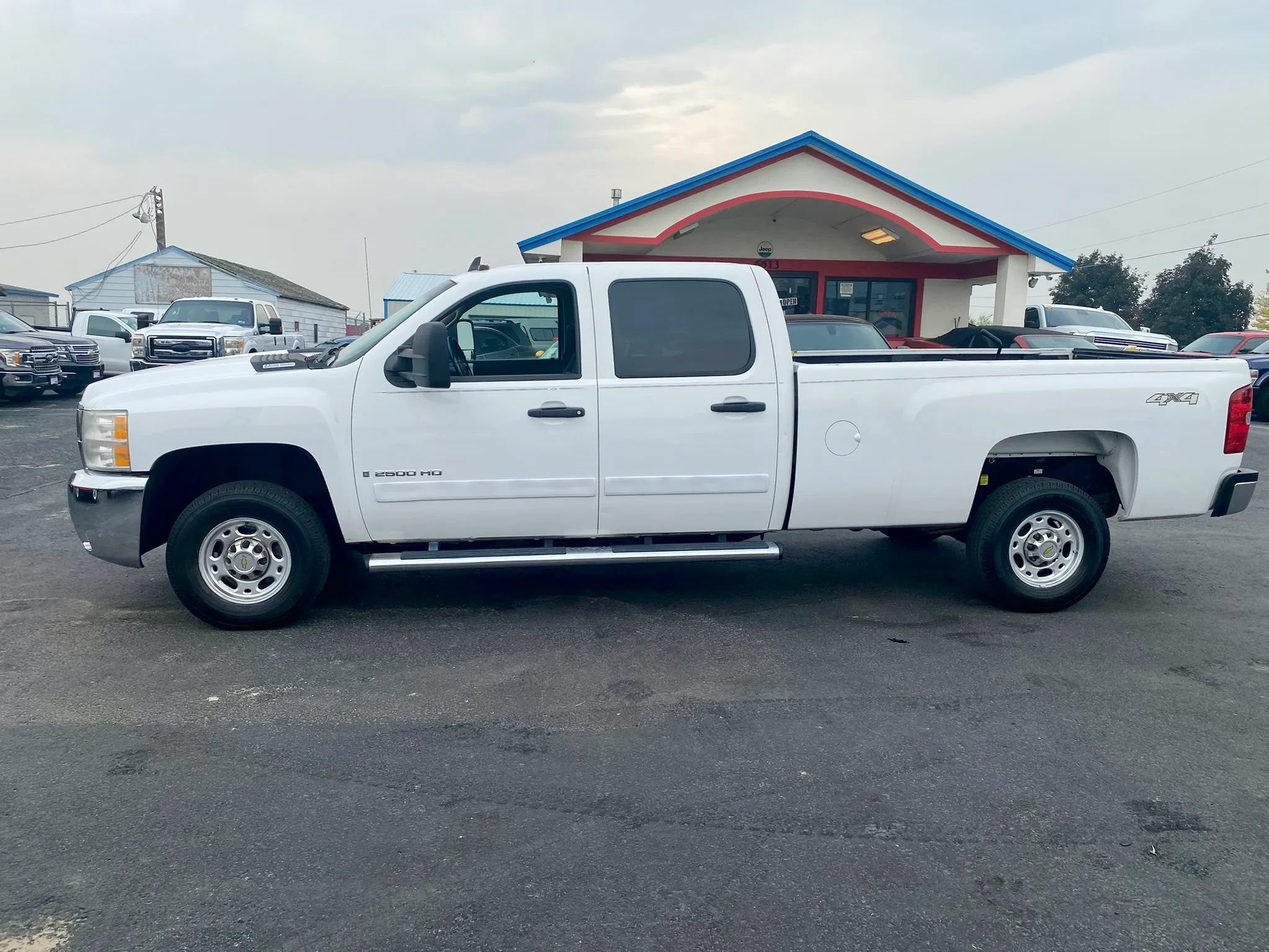Used 2008 Chevrolet Silverado 2500 LT w/ 1LT Convenience Package AWD/4WD image 2