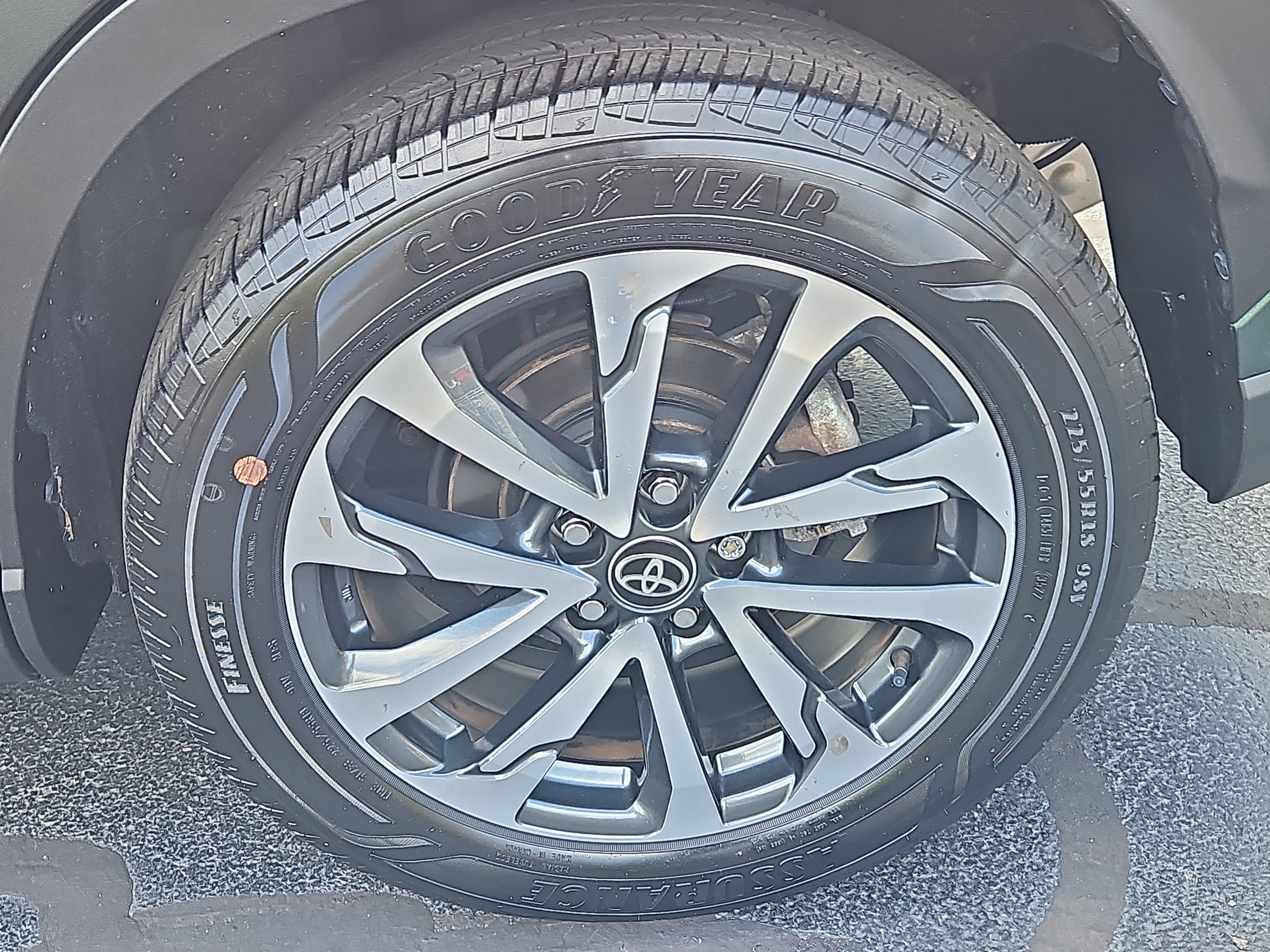 Used 2023 Toyota Corolla Cross XLE image 26