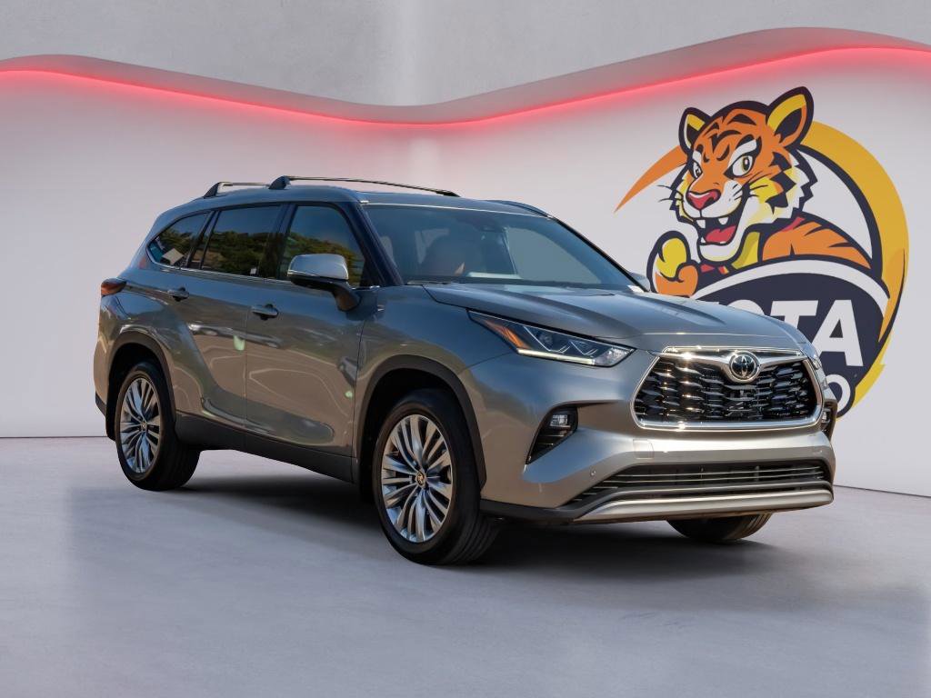 Certified 2026 Toyota Highlander Platinum image 3