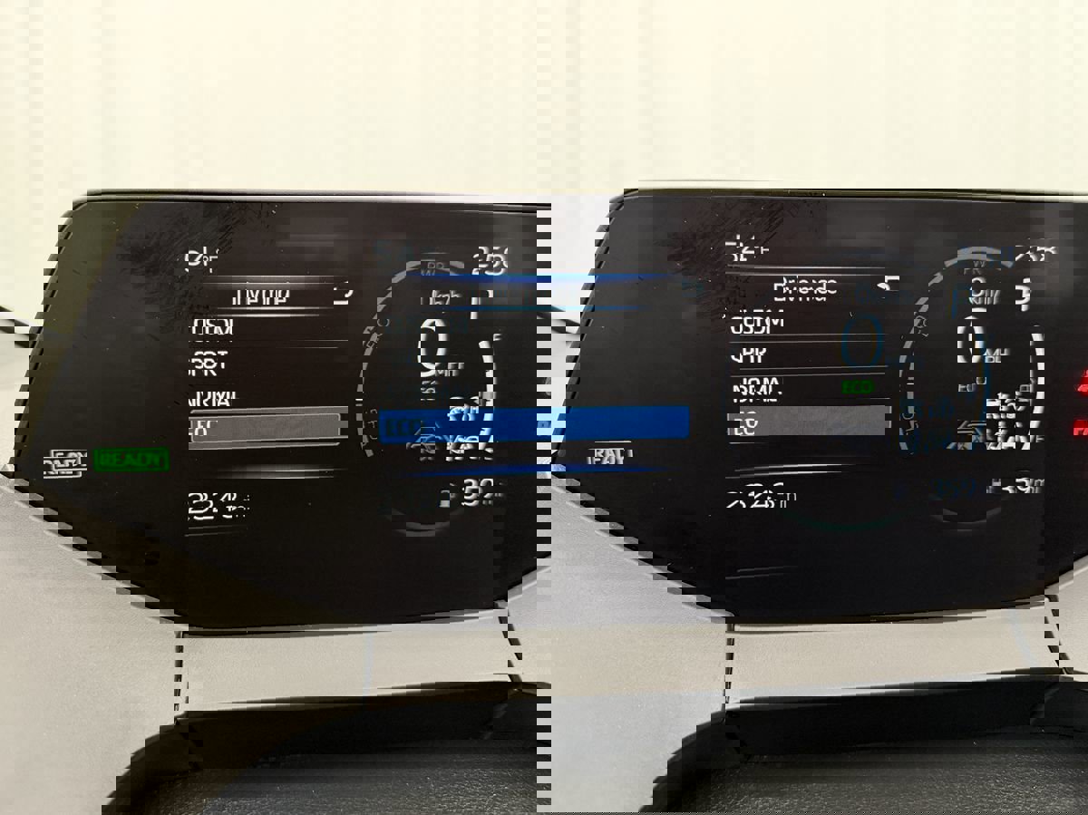 Used 2025 Toyota Prius LE image 13