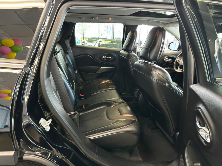 Used 2021 Jeep Cherokee Latitude Lux w/ Sun & Sound Group AWD/4WD image 29
