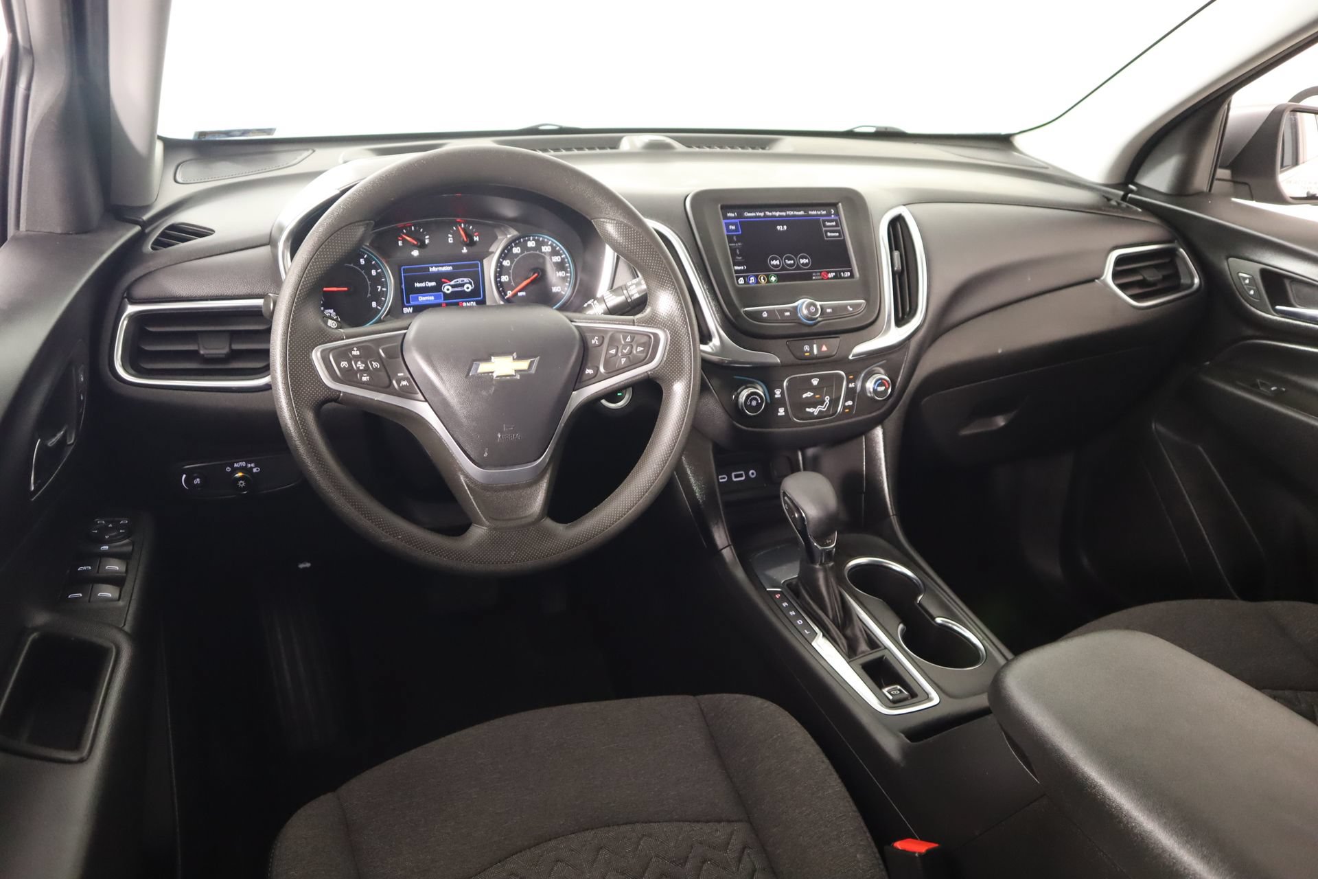 Used 2023 Chevrolet Equinox LT FWD image 2