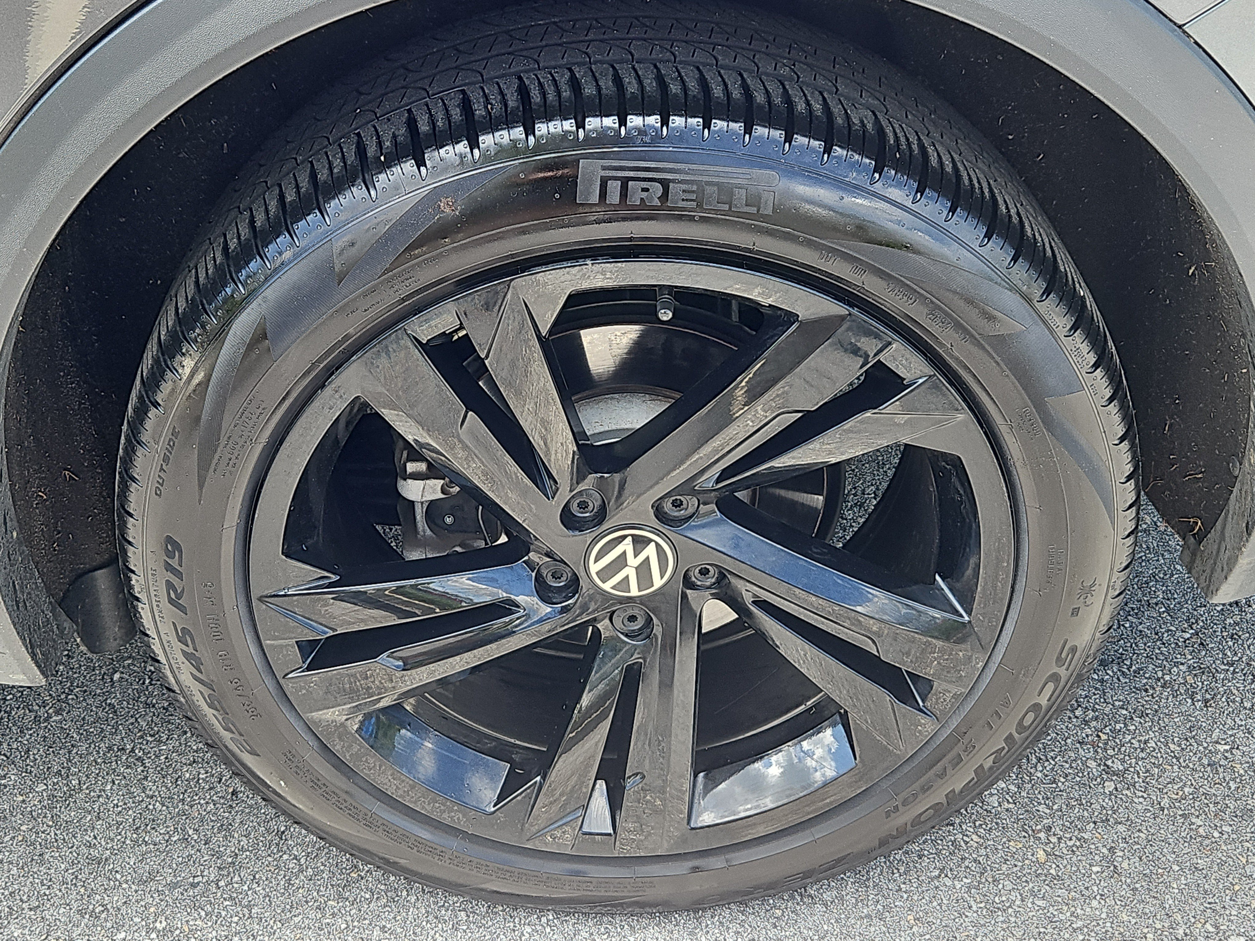 Certified 2024 Volkswagen Tiguan SE R-Line AWD/4WD image 29