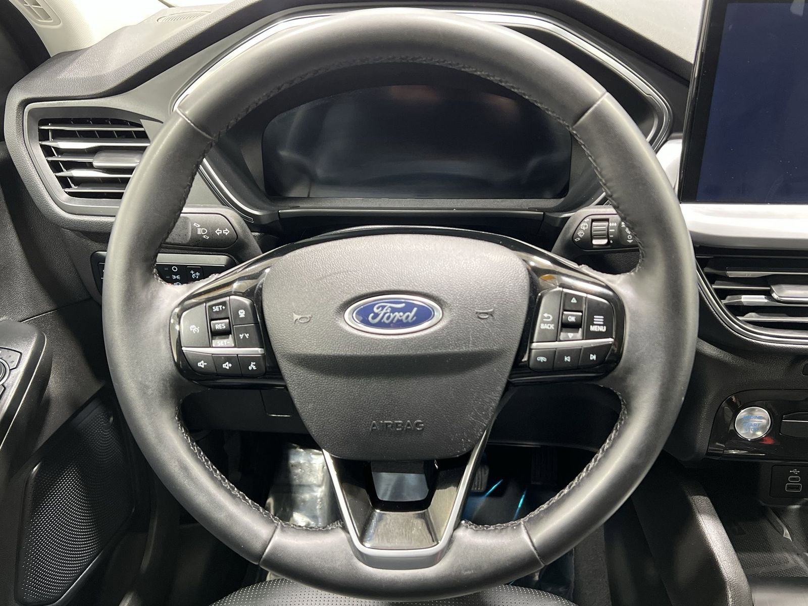 Used 2024 Ford Escape Platinum image 14