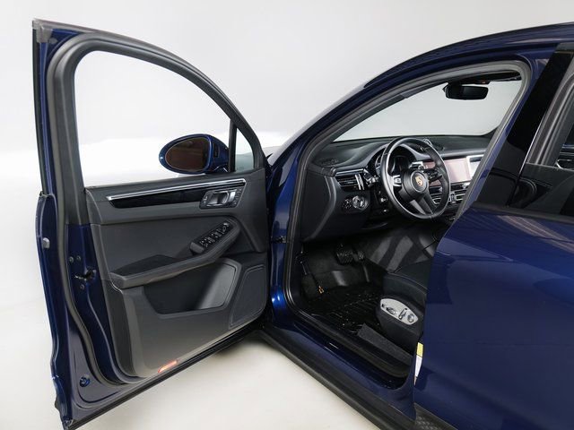 Certified 2023 Porsche Macan image 29