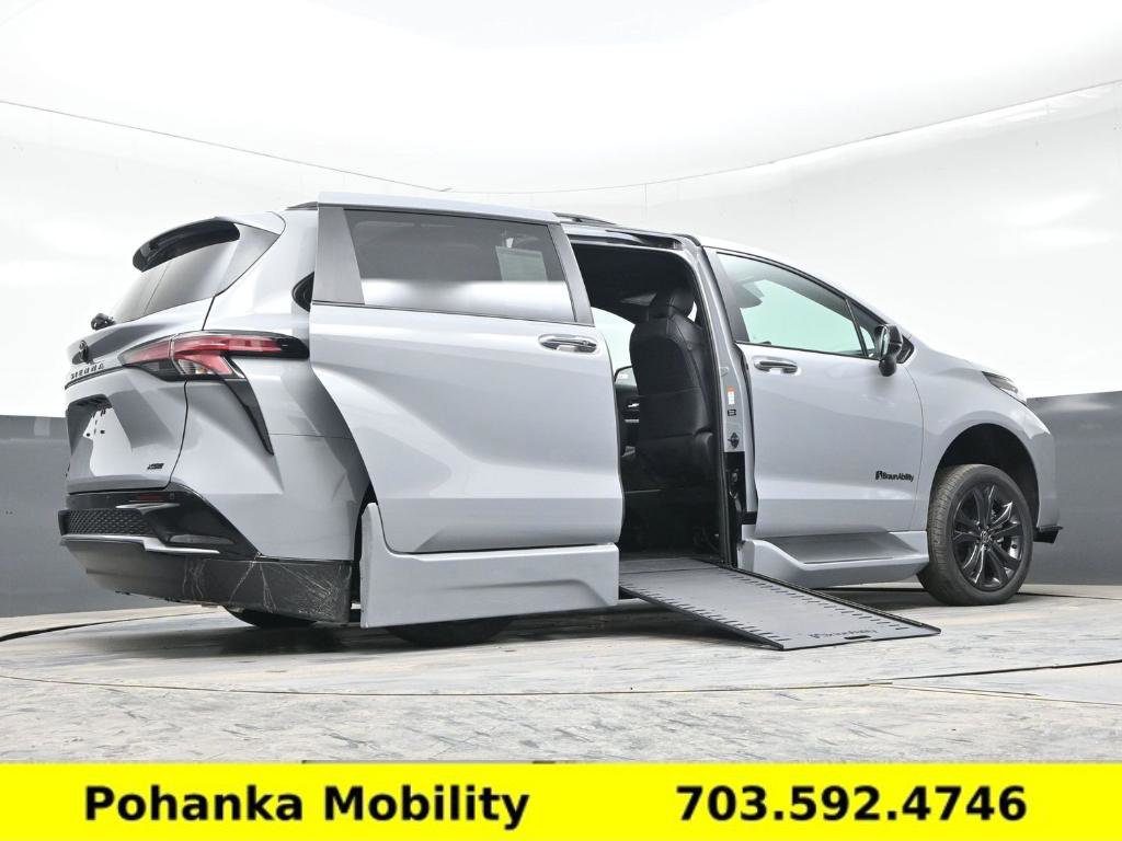 Used 2026 Toyota Sienna XSE image 11