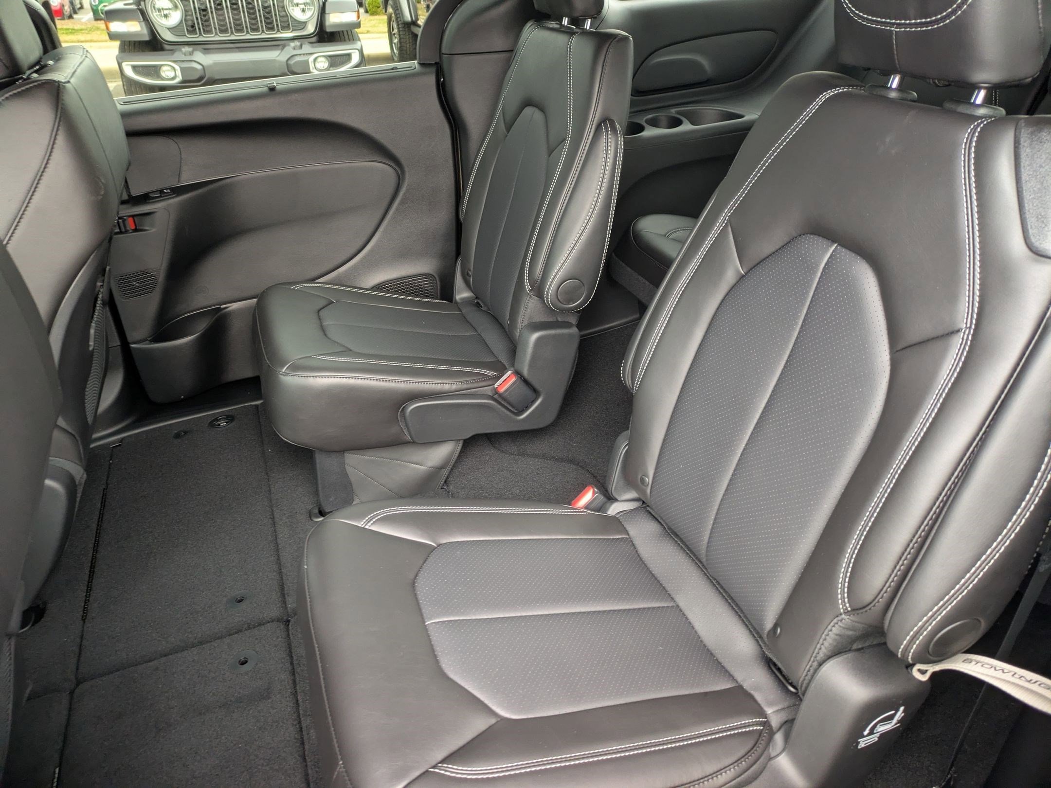 New 2026 Chrysler Pacifica Select image 18