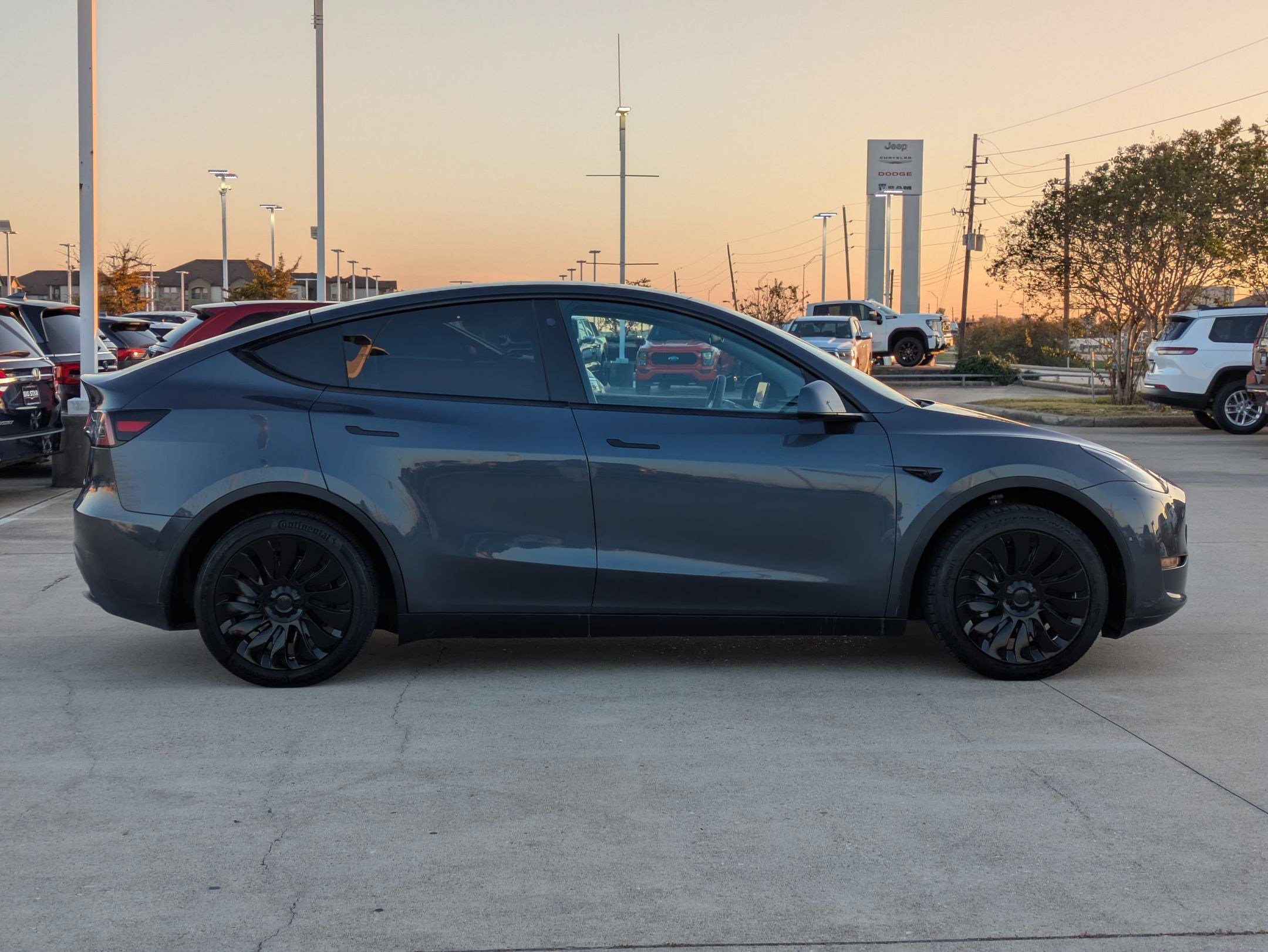 Used 2022 Tesla Model Y Long Range image 2