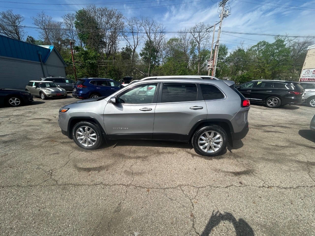 Used 2016 Jeep Cherokee Limited w/ Luxury Group image 4