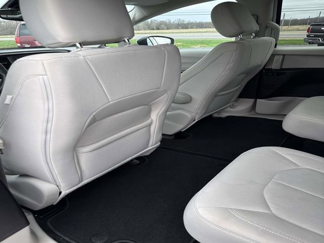 Used 2017 Chrysler Pacifica LX FWD image 23