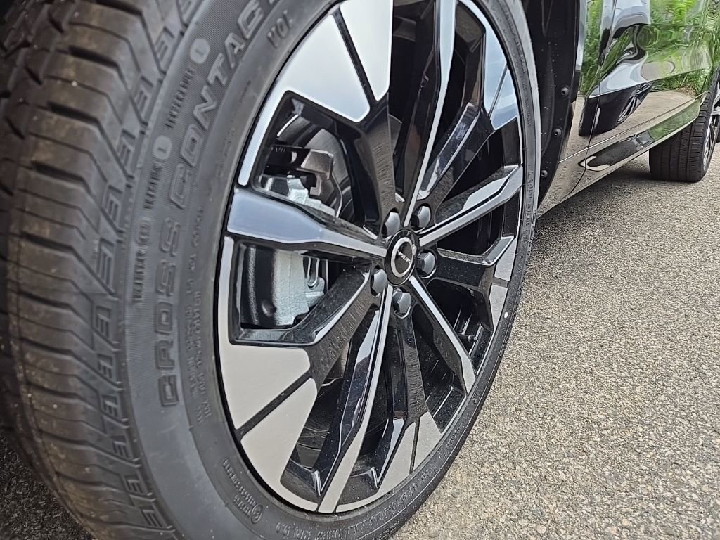 New 2026 Volvo XC60 B5 Plus w/ Protection Package Premier image 2