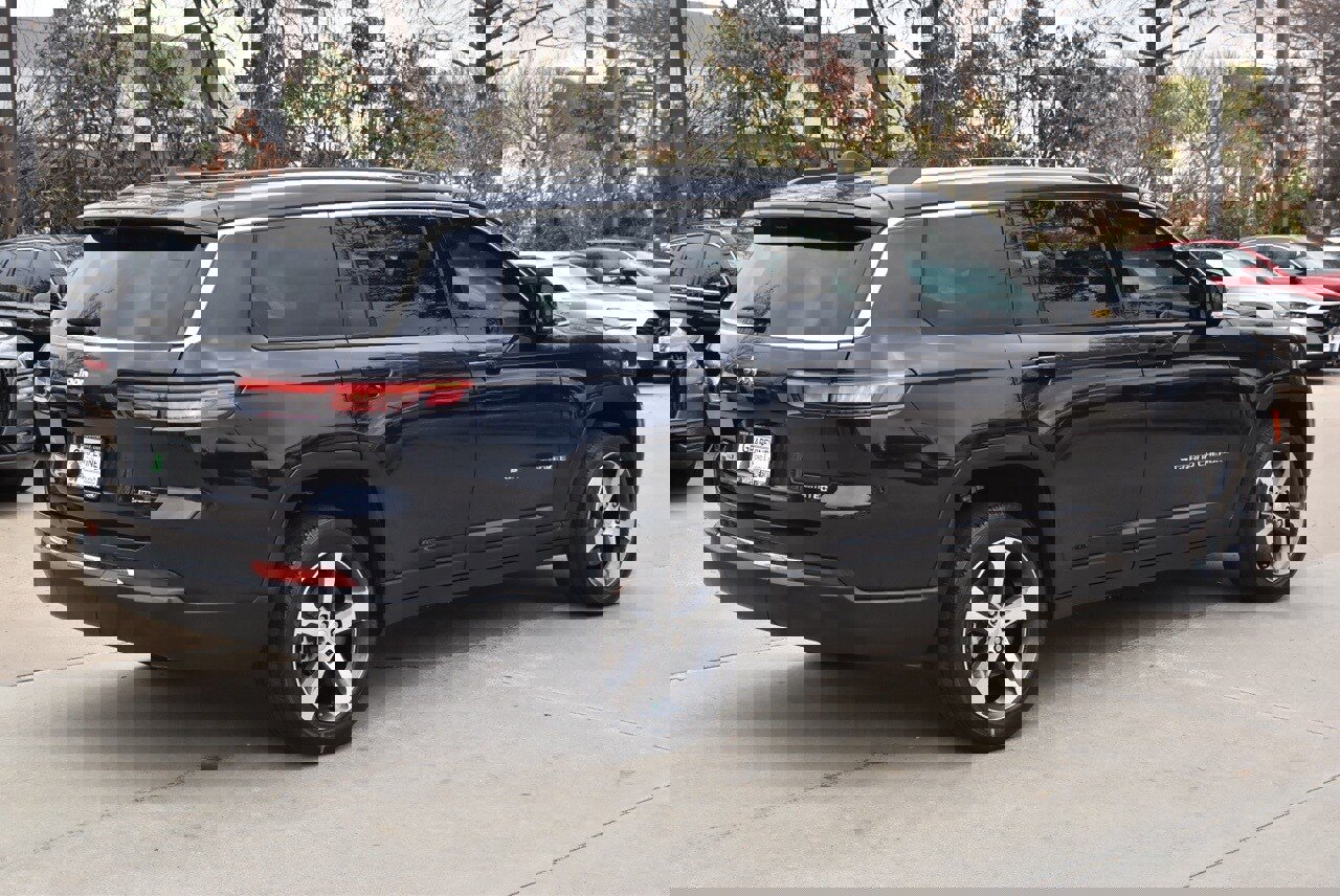 Used 2023 Jeep Grand Cherokee L Limited w/ Luxury Tech Group II image 7