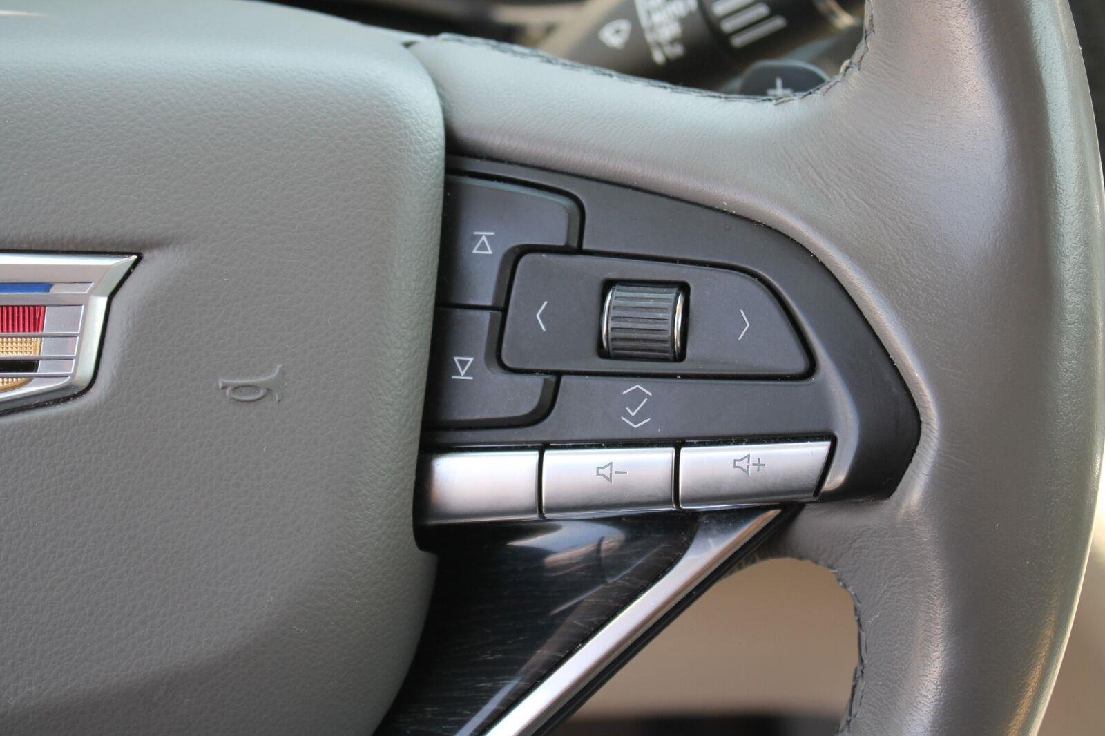 Used 2022 Cadillac XT6 Premium Luxury w/ Technology Package FWD image 18