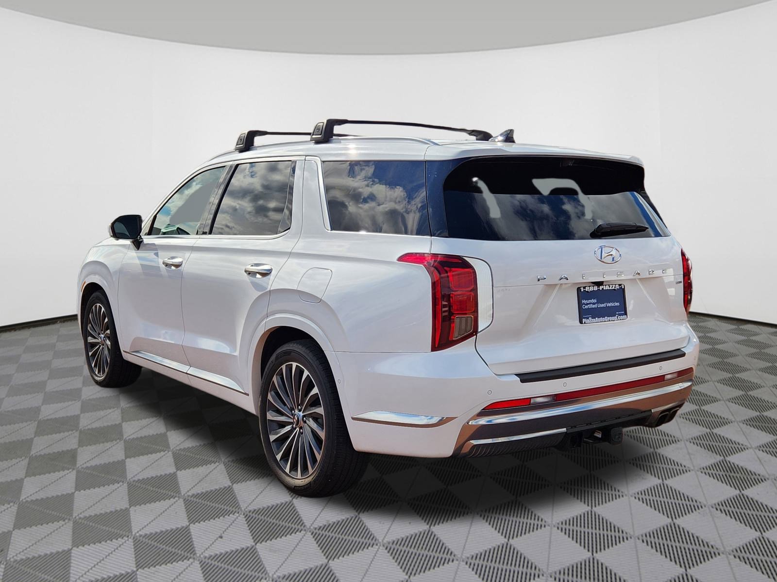 Used 2023 Hyundai Palisade Calligraphy image 3