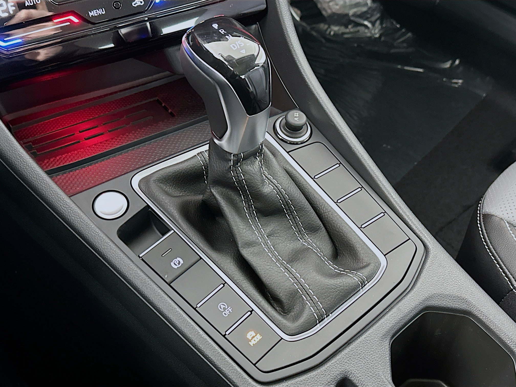 New 2026 Volkswagen Jetta SEL FWD image 17