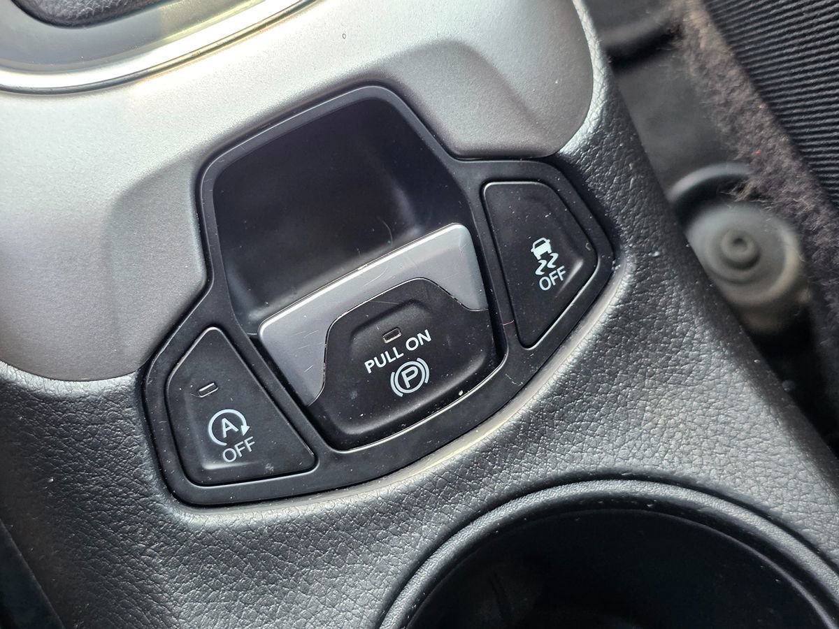 Used 2018 Jeep Compass Latitude w/ Popular Equipment Group FWD image 34