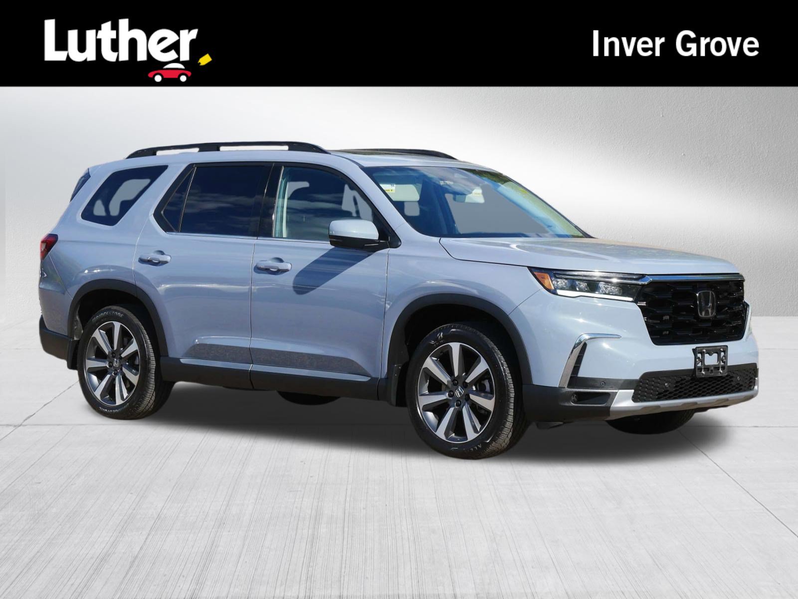 Used 2024 Honda Pilot Touring image 1