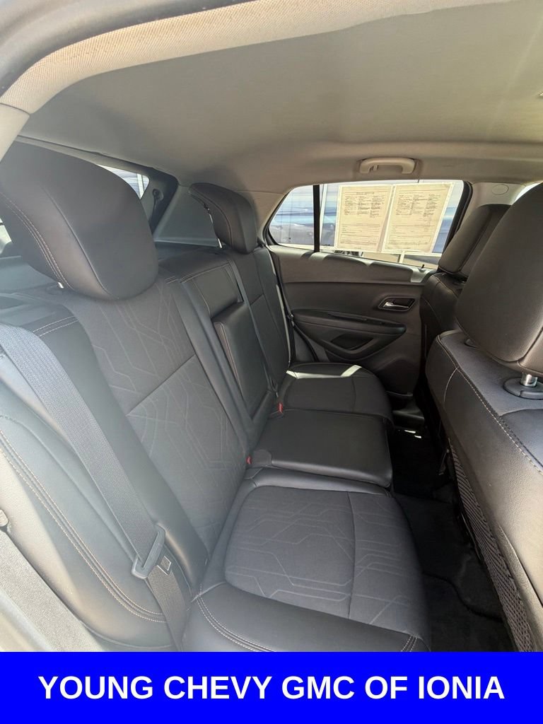 Used 2019 Chevrolet Trax LT w/ LT Convenience Package FWD image 11