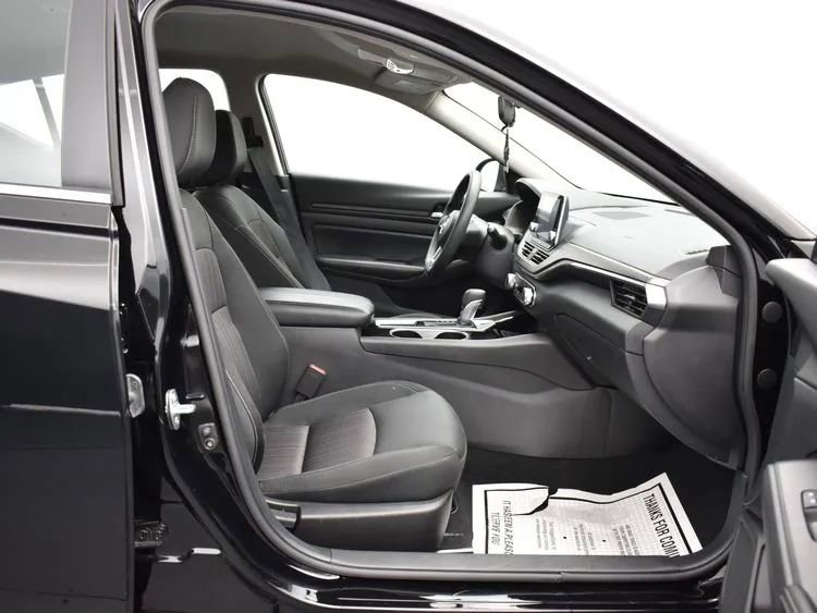 Used 2024 Nissan Altima 2.5 SV image 17